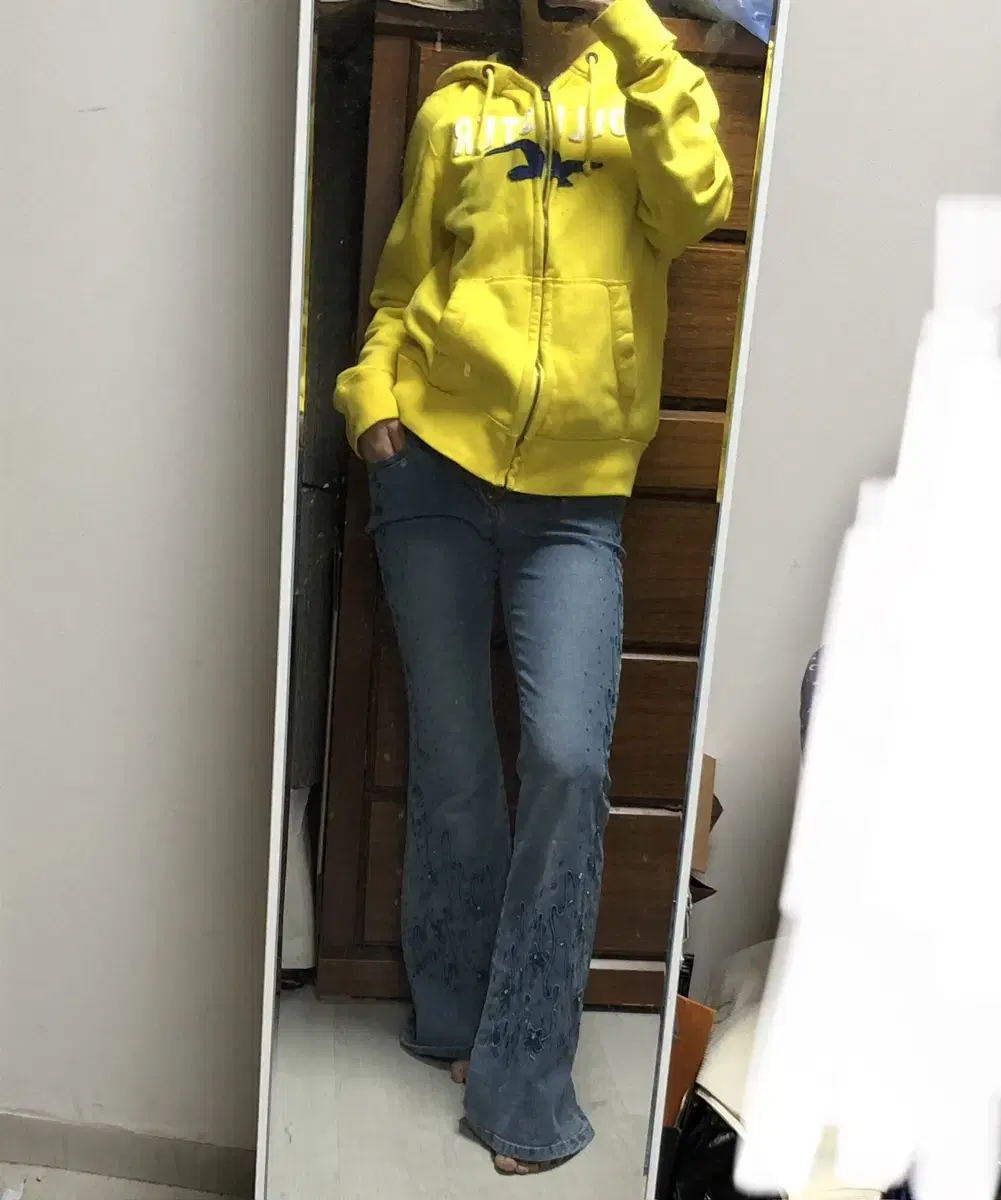 HOLISTER M yellow zip up hoodie